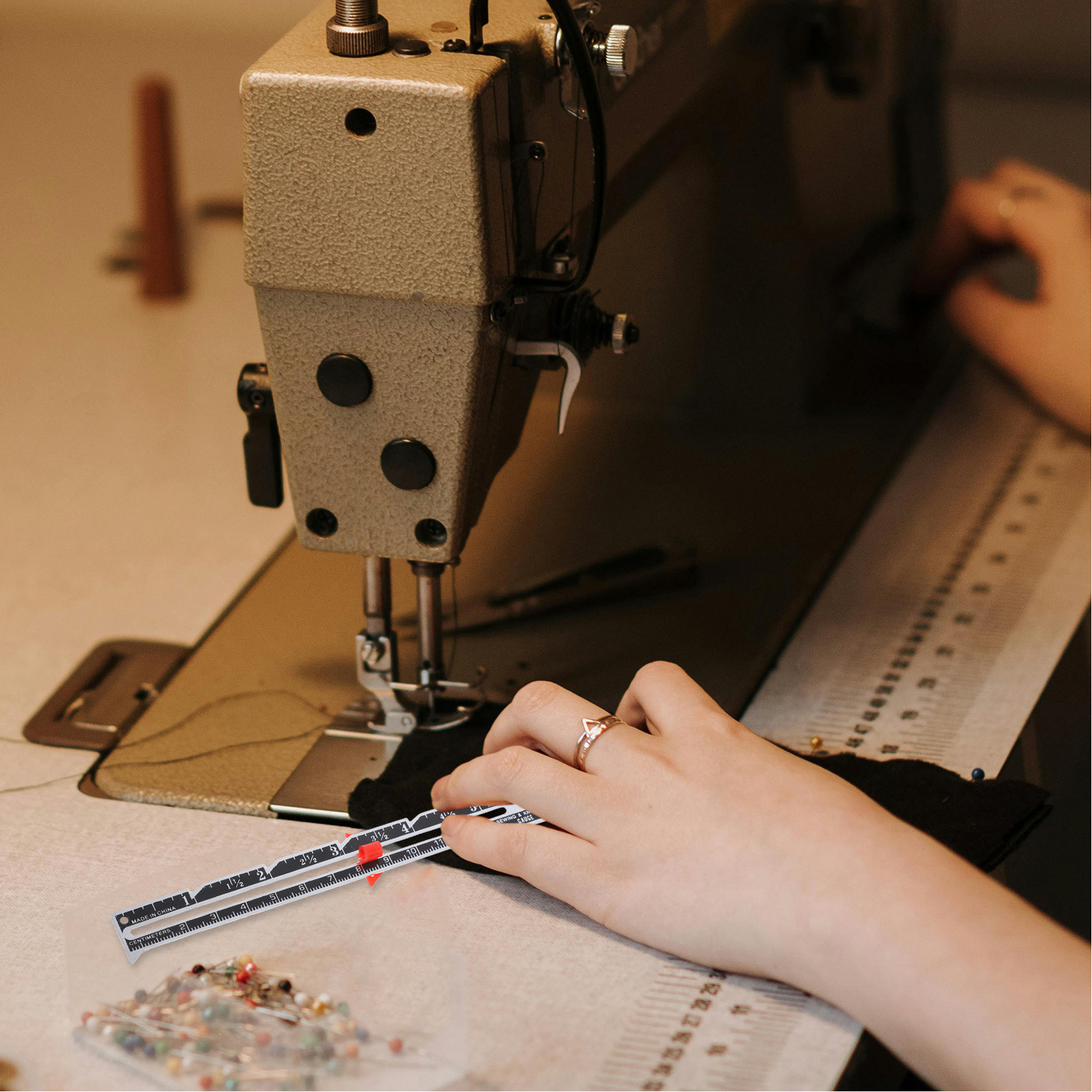 Sewing Knit - 12個入り金属製縫い目ゲージルーラー、スライド式測定ツール、縫製、キルティング、編み物、かぎ針編み、裾縫い、ボタンホール位置決め、クラフト用